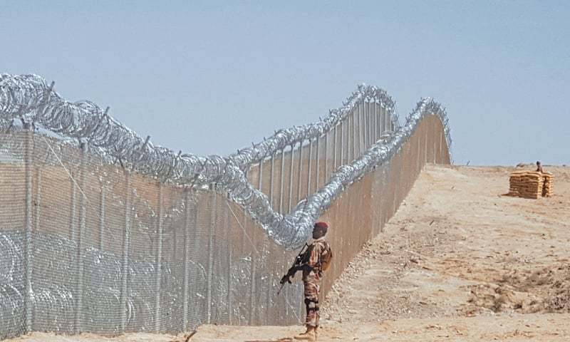 पाकिस्तानले अफगानिस्तानसँग जोडिएको सीमा क्षेत्रमा तार बार  लगाउदै