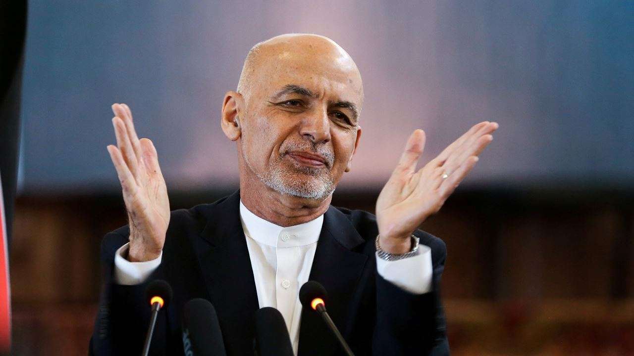 देश छोडेर  भागेका अफगानी  राष्ट्रपति यूएईमा